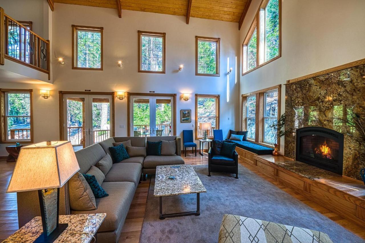 A Blue Sky Lodge Yosemite West Exterior photo